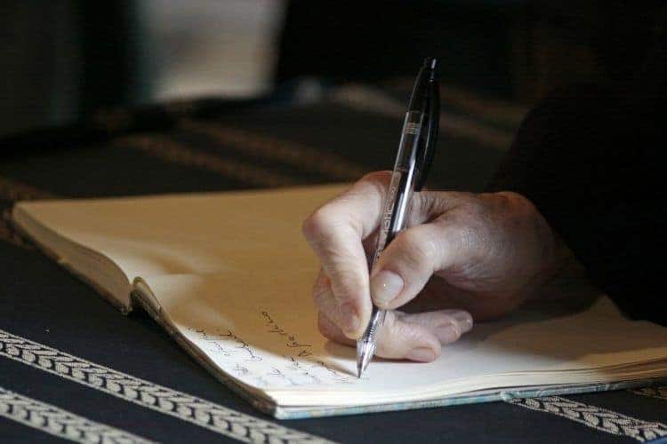 AUTORES