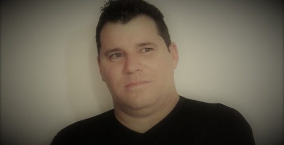 Vocero para anunciar el mérito de un libro de décimas 17 Jorge Emilio de la Torre