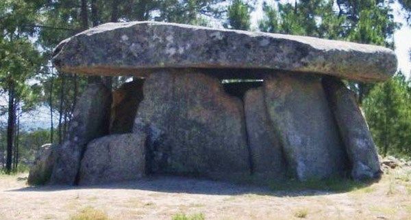 Dolmen da Orca mouras encantadas