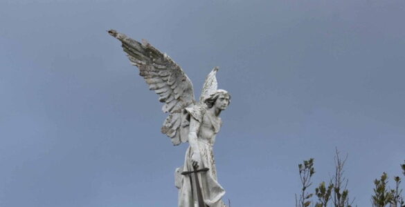 Si te gustan las emociones fuertes… 1 Cementerio de Comillas