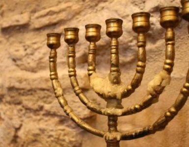 Un romance sefardí en Fuente Obejuna 2 menorah