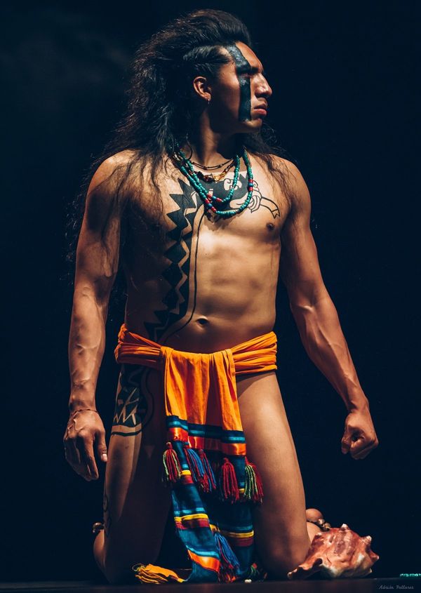 Xochicuicatl Cuecuechtli