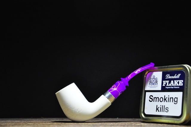 pipa y tabaco