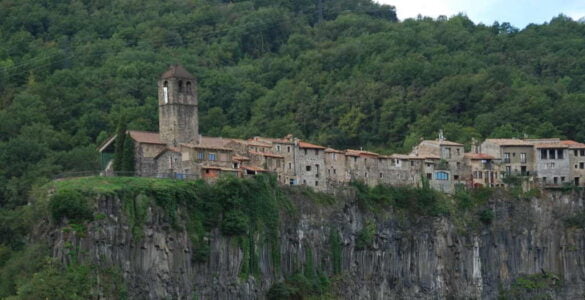 Gerona: una ruta medieval 14 pueblos medievales