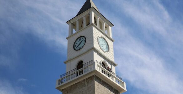 Tirana. Cuando el encanto no está en la belleza 2 Torre del reloj