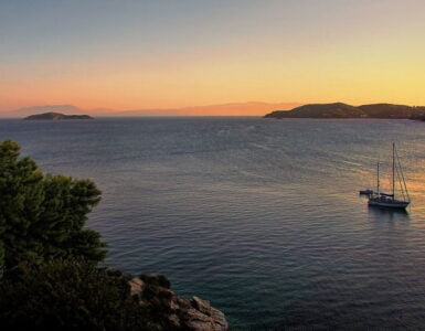 En velero por las islas griegas 4 Navegar en Grecia con amigos