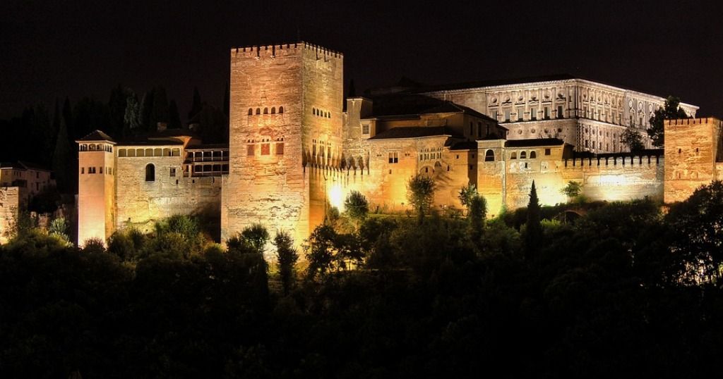 Dormir frente a la Alhambra