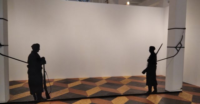 Juan Muñoz Dos centinelas sobre suelo óptico. 1990