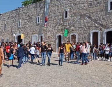 Masiva afluencia de público en San Carlos de la Cabaña, en la jornada de hoy sábado 2 XXXII Feria Internacional del Libro de La Habana