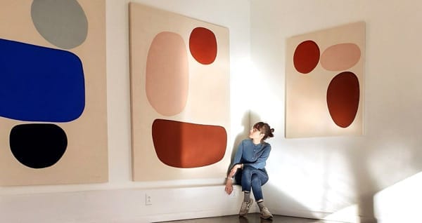 Maru Quiñonero, "La extranjera" 2 pintora