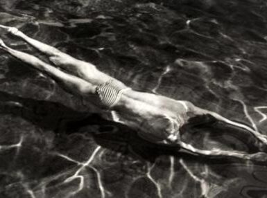 El nadador 3 «Nadador bajo el agua», de André Kertész