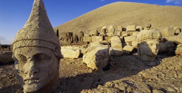 Decapitación de los dioses de Nemrut Dağ