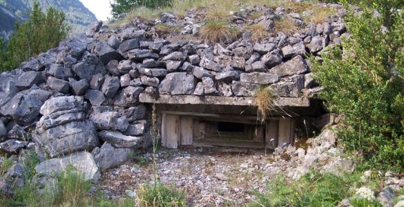Arqueología de la guerra: La línea "P" 13 ENTRADA A UN BÚNKER