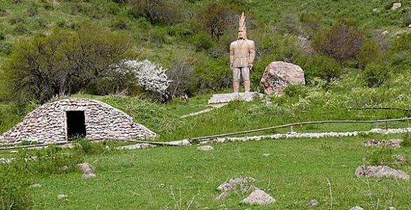 Un Tesoro Nacional y otra inscripción sin descifrar 10 El túmulo de Issyk