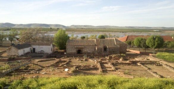 La ciudad íbera de Oreto 13 Ermita-Santuario De Nuestra Señora De Oreto Y Zuqueca - Yacimiento