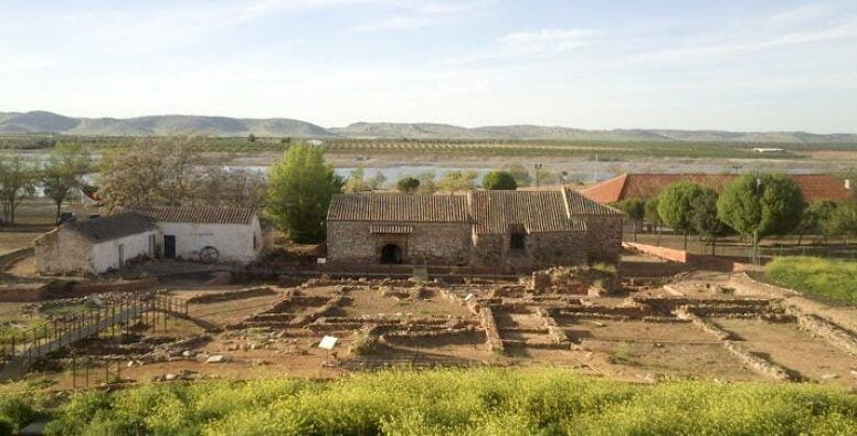 Ermita-Santuario De Nuestra Señora De Oreto Y Zuqueca - Yacimiento