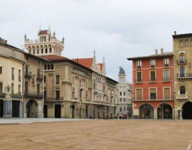La Cataluña naciente, financiada por la Córdoba califal 4 Plaza Mayor - Vic - Cataluña