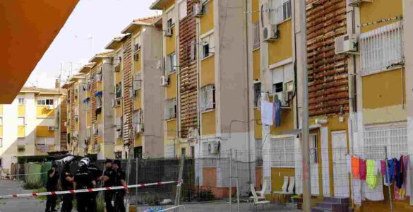 Dignidad 14 Tres Mil Viviendas de Sevilla