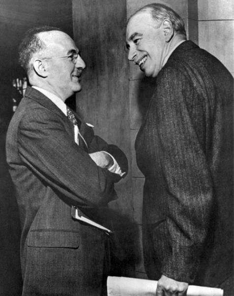 Harry Dexter White (izquierda) y John Maynard Keynes Harry Dexter White (izquierda) y John Maynard Keynes